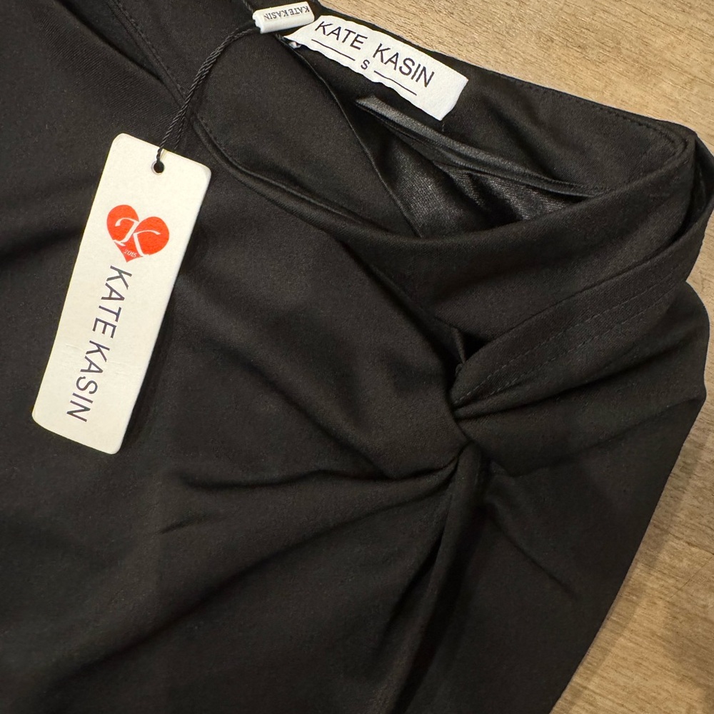 Chic Black Pencil Skirt - Picture 2 of 2